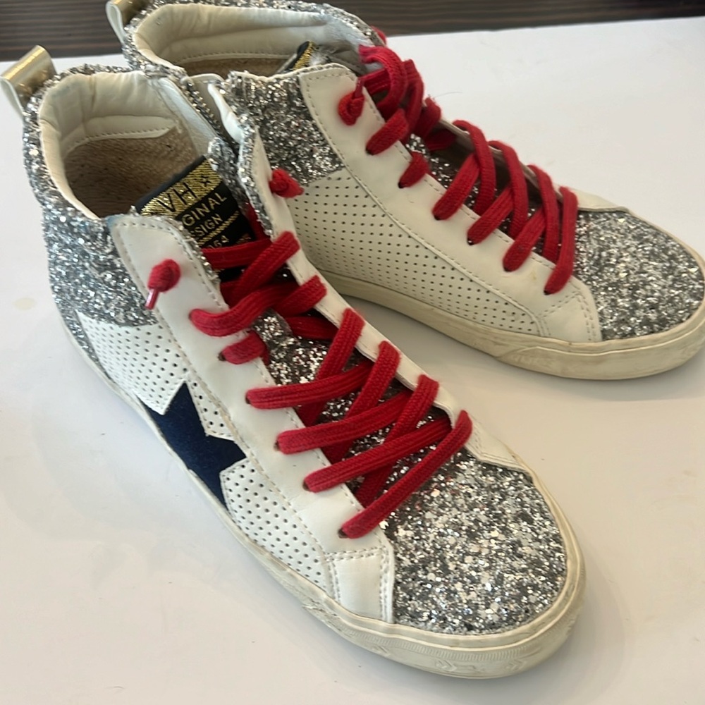 Vintage Havana’s White/glitter/red lace sneaker